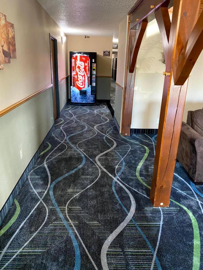 Woodland Inn & Suites Medford Extérieur photo