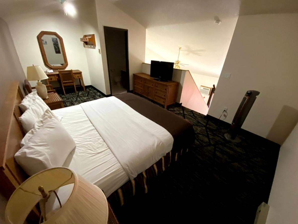 Woodland Inn & Suites Medford Extérieur photo