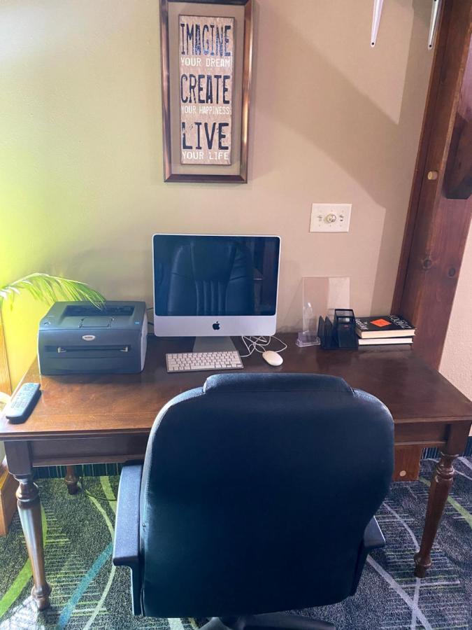 Woodland Inn & Suites Medford Extérieur photo