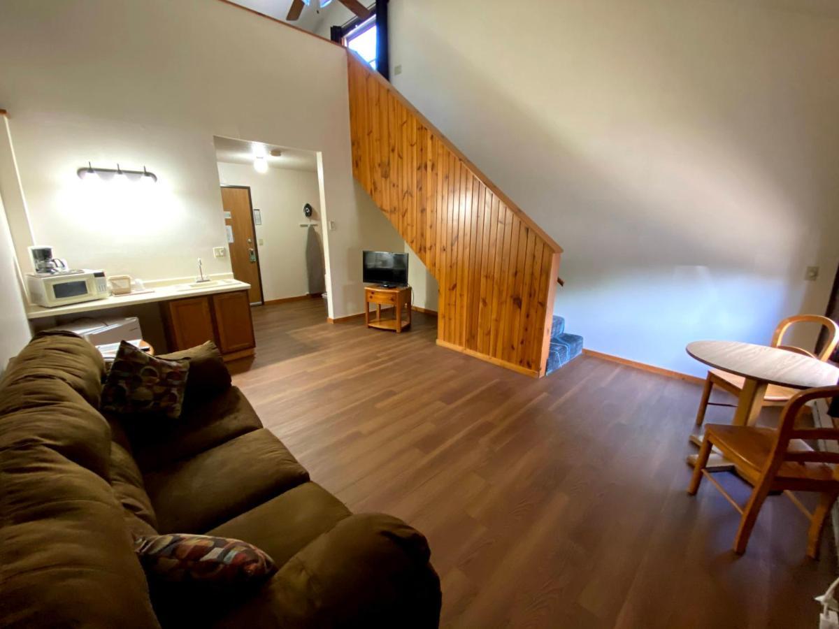 Woodland Inn & Suites Medford Extérieur photo