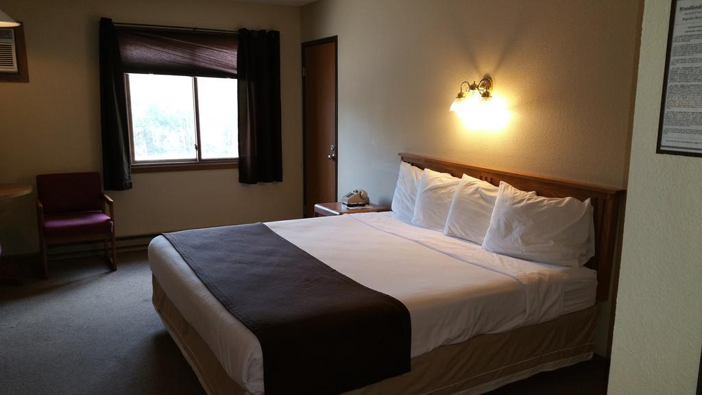 Woodland Inn & Suites Medford Extérieur photo