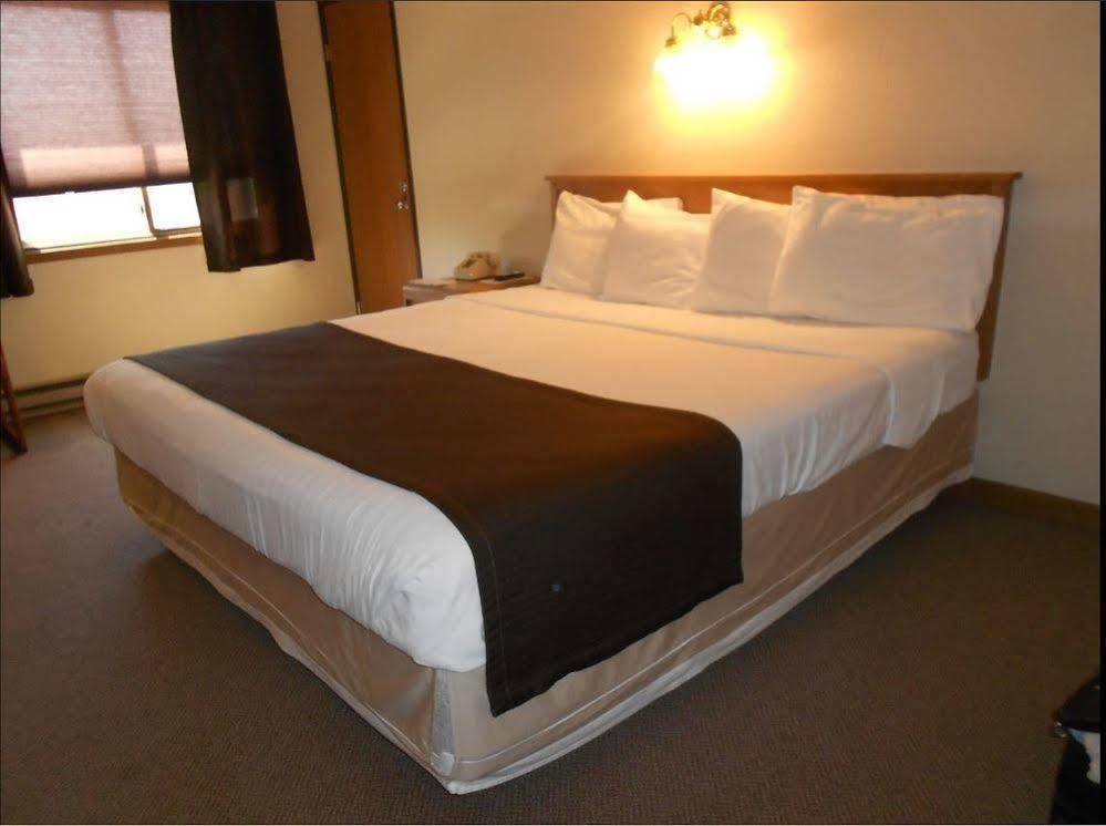 Woodland Inn & Suites Medford Extérieur photo